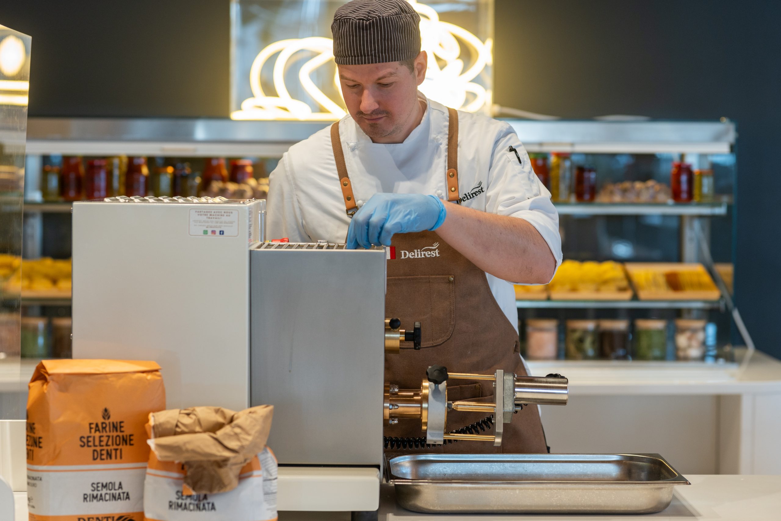 Friss tészta készül a Delirest munkahelyi éttermében
